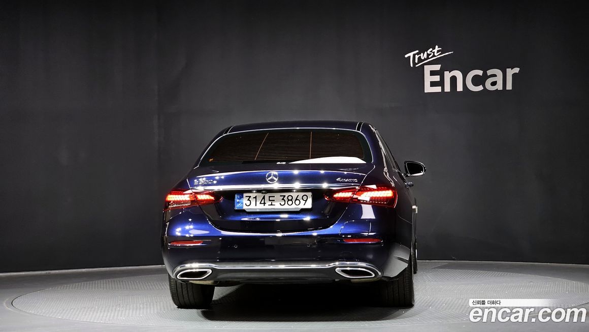 Mercedes-Benz E-Class 2022