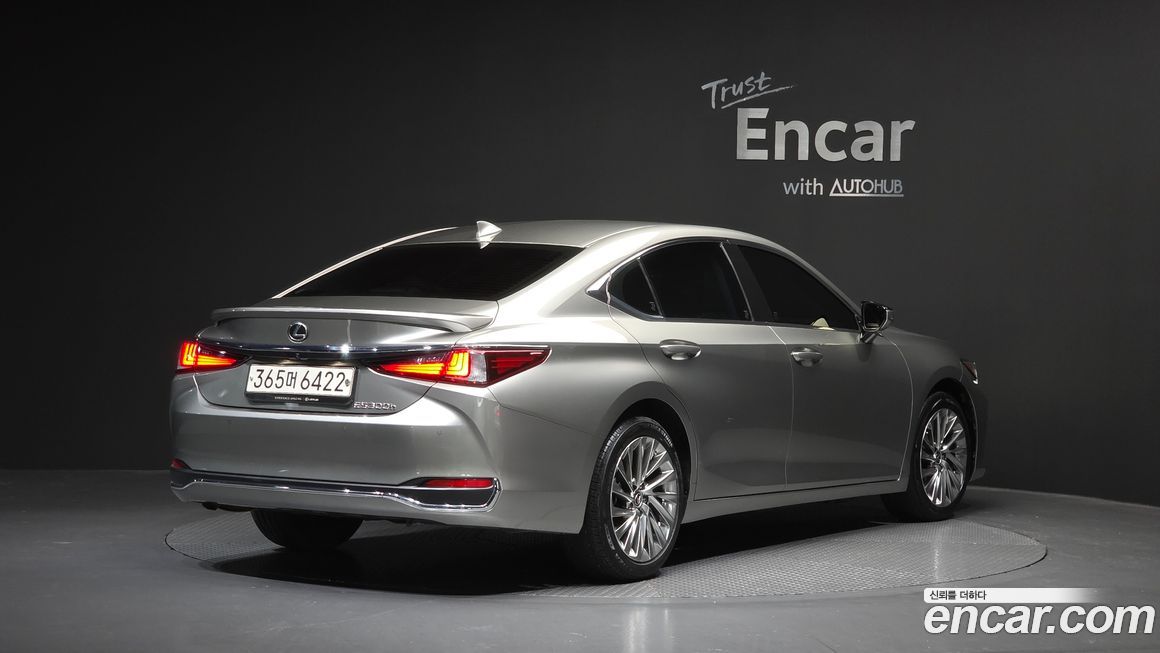 Lexus ES 2023