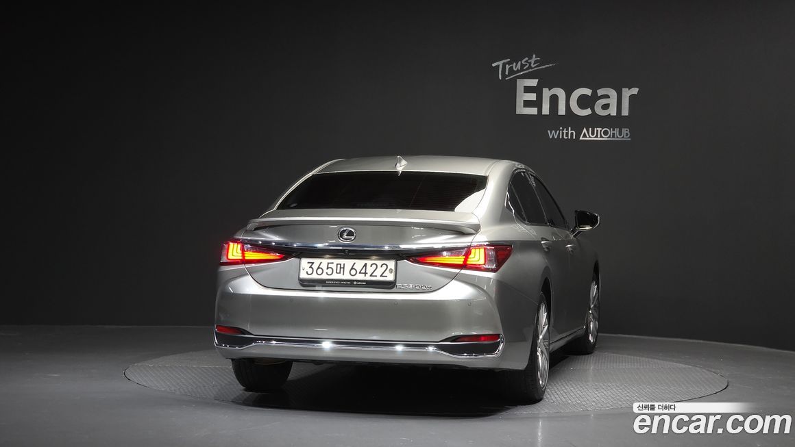 Lexus ES 2023