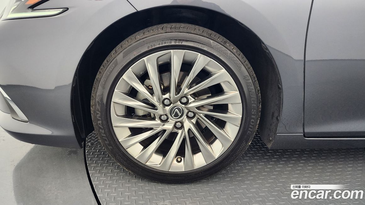 Lexus ES 2022