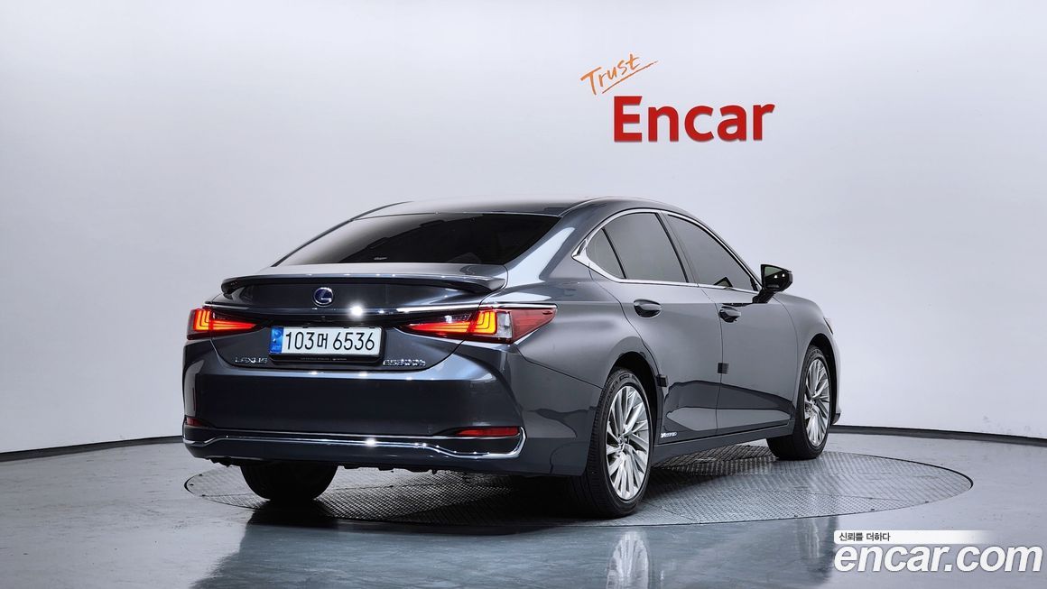 Lexus ES 2022