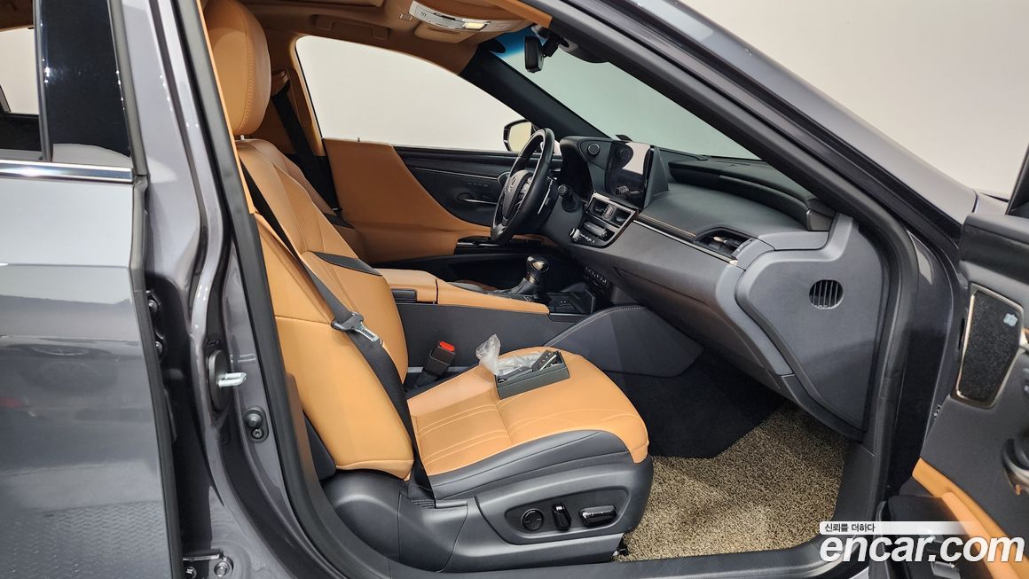 Lexus ES 2022