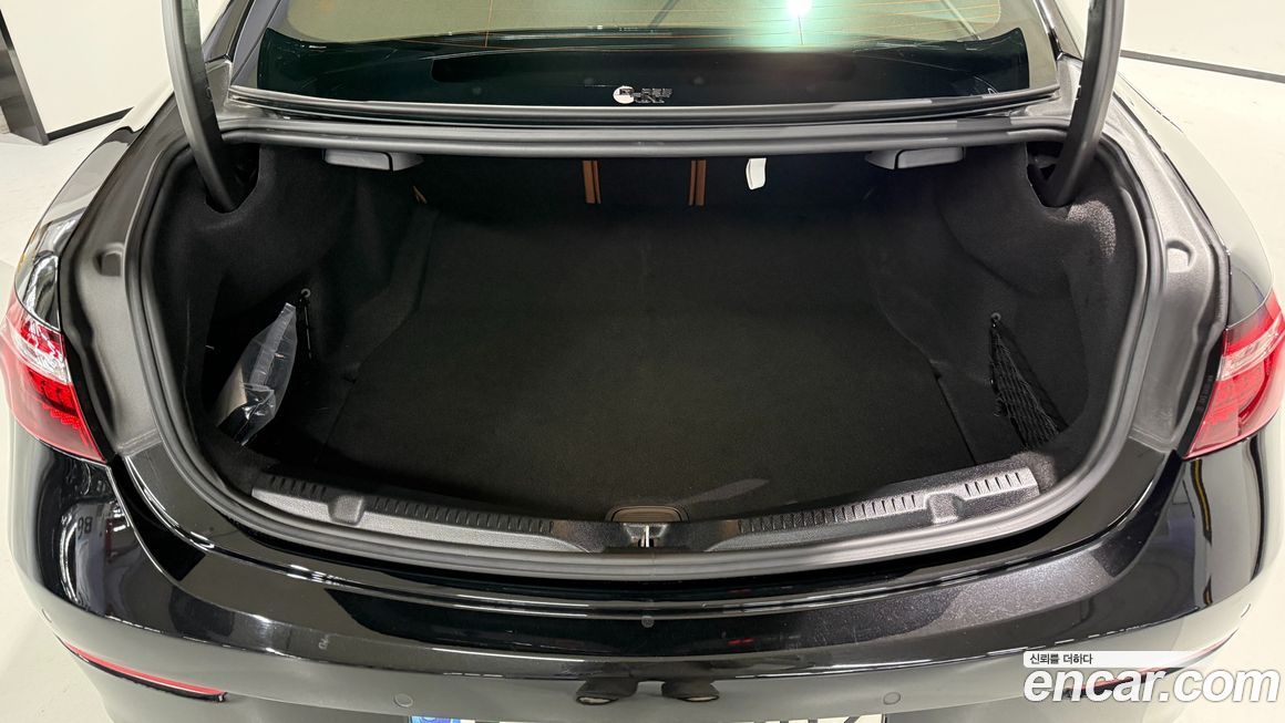 Mercedes-Benz E-Class 2023