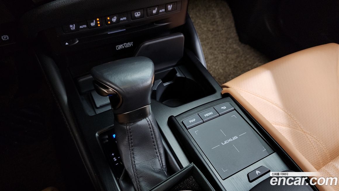Lexus ES 2022