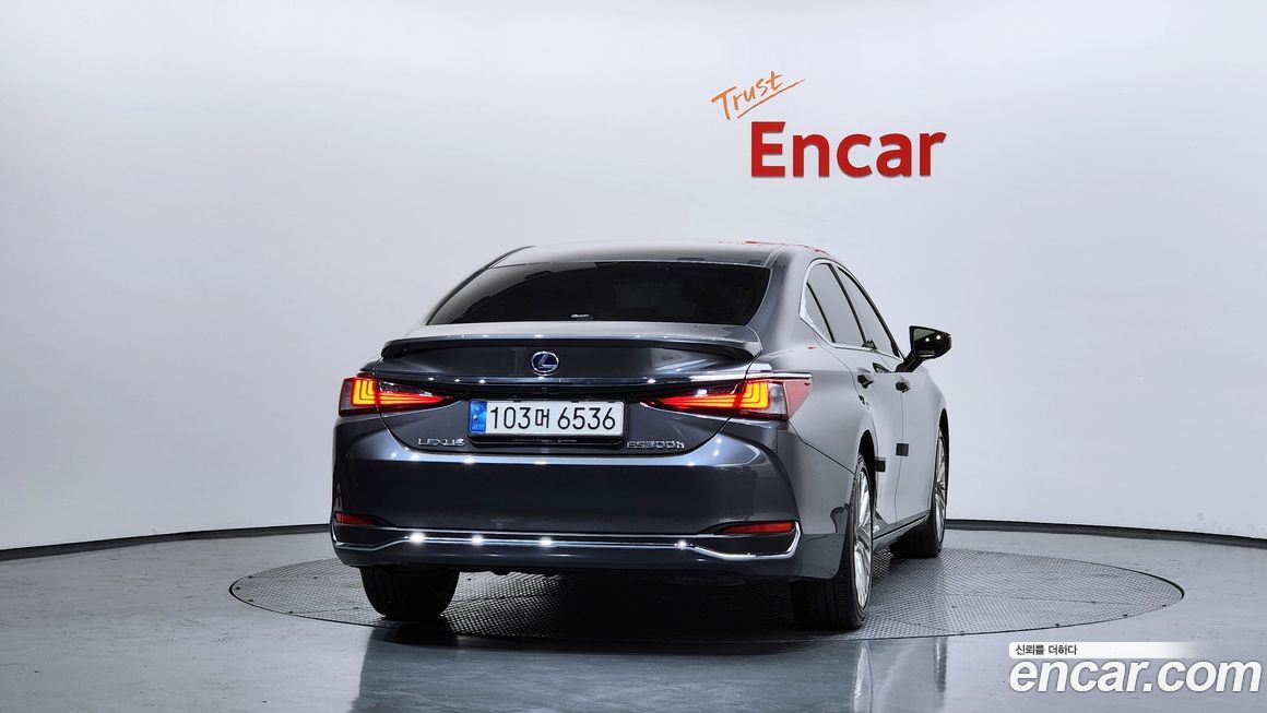 Lexus ES 2022