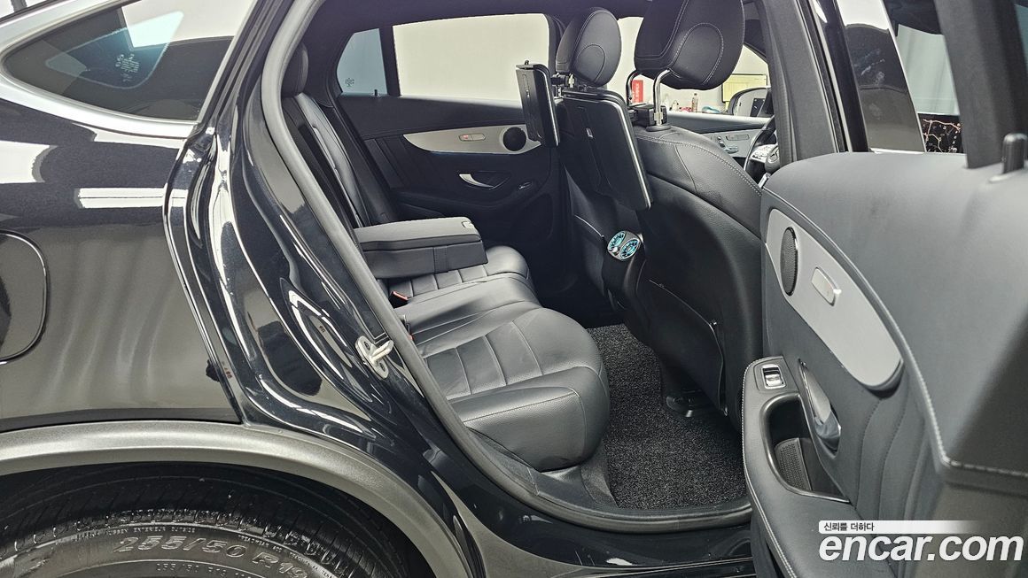 Mercedes-Benz GLC-Class 2023