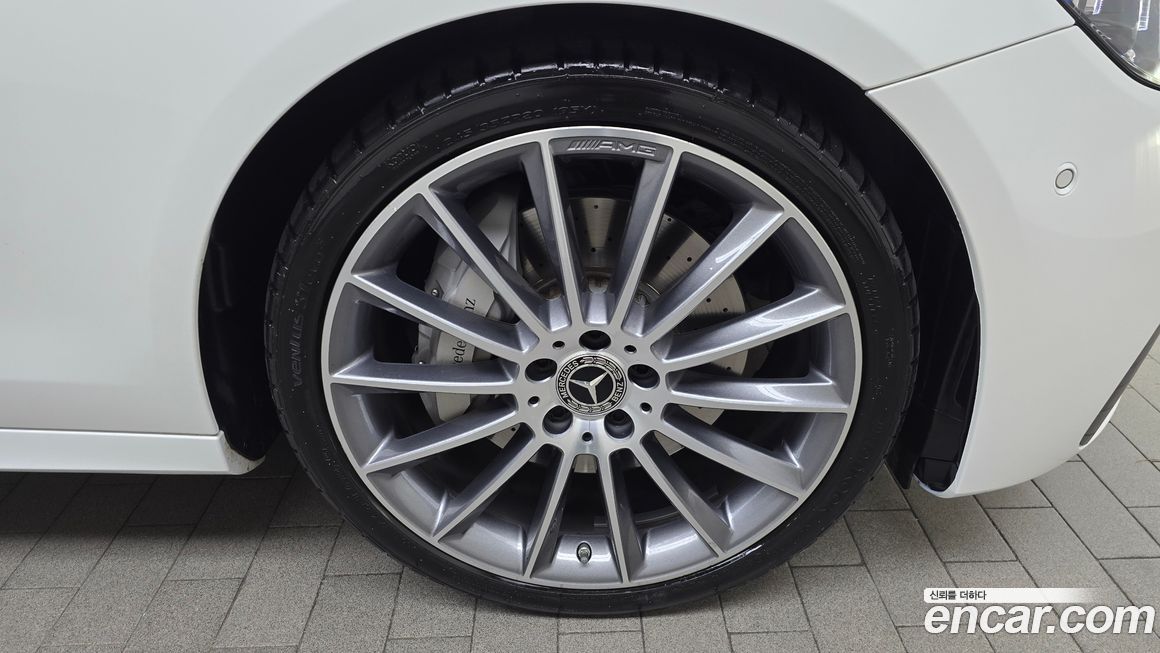 Mercedes-Benz E-Class 2022