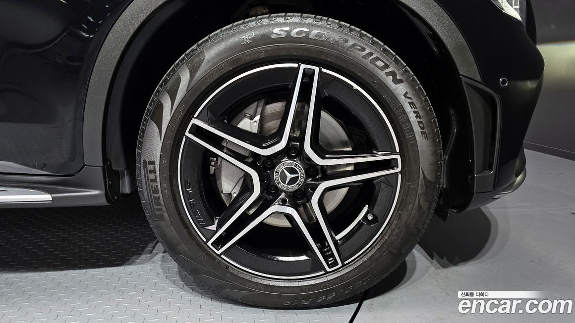 Mercedes-Benz GLC-Class 2023