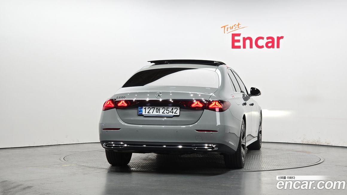 Mercedes-Benz E-Class 2024