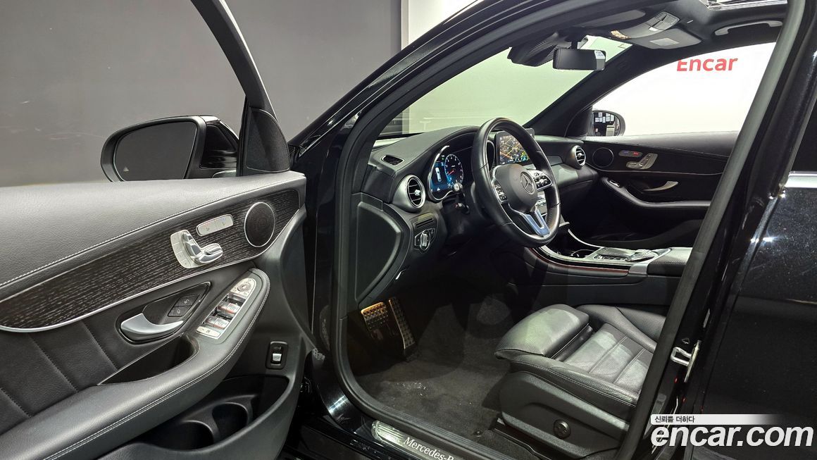 Mercedes-Benz GLC-Class 2023