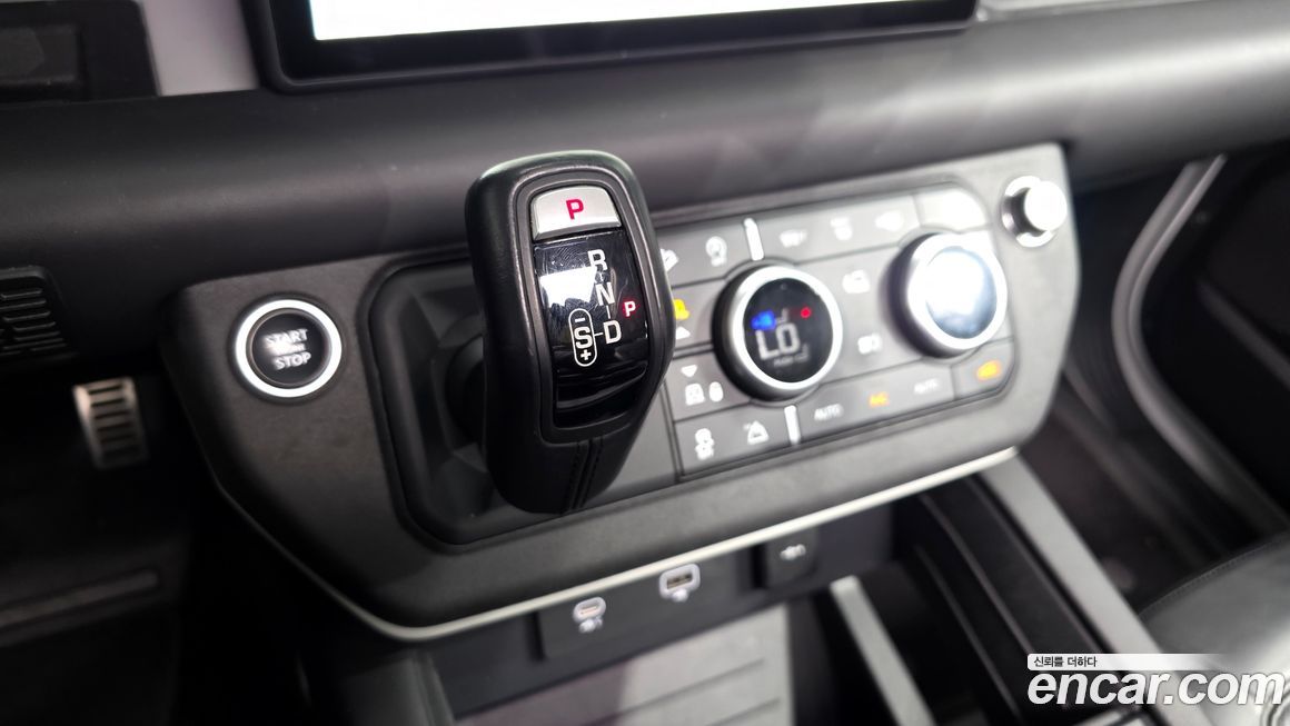 Land Rover Defender 2022