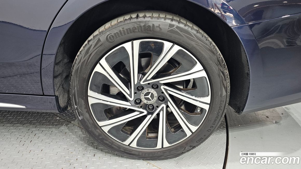 Mercedes-Benz E-Class 2024