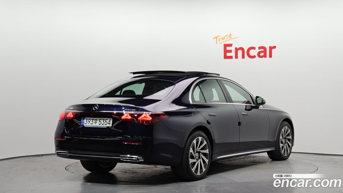 Mercedes-Benz E-Class 2024