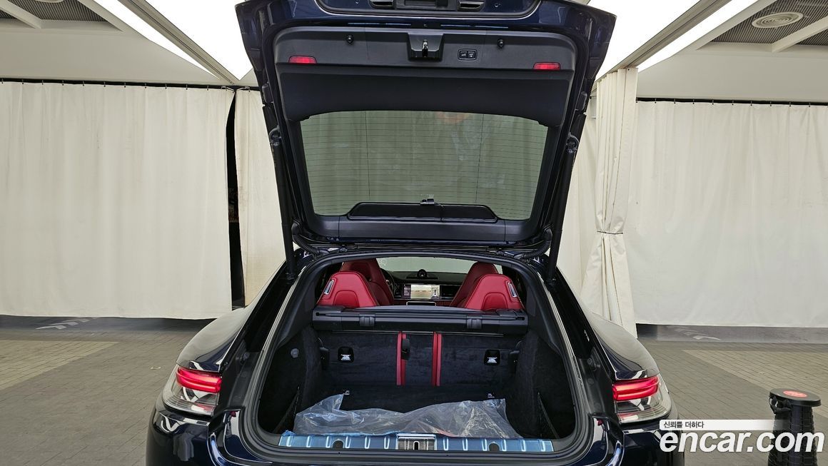 Porsche Panamera 2021