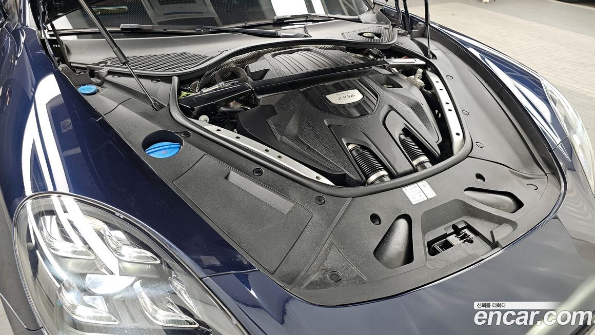 Porsche Panamera 2021