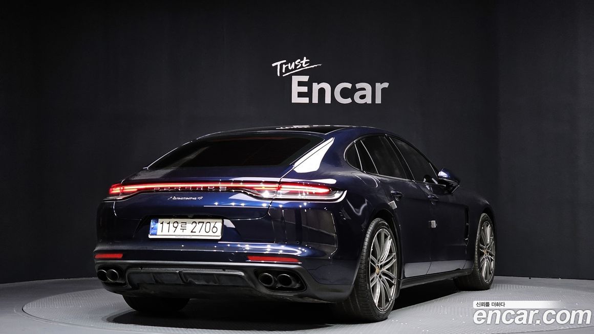 Porsche Panamera 2021