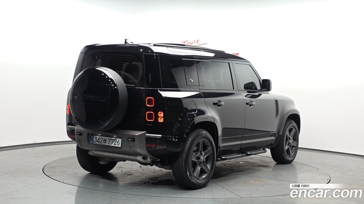 Land Rover Defender 2024
