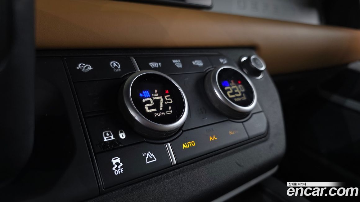 Land Rover Defender 2024