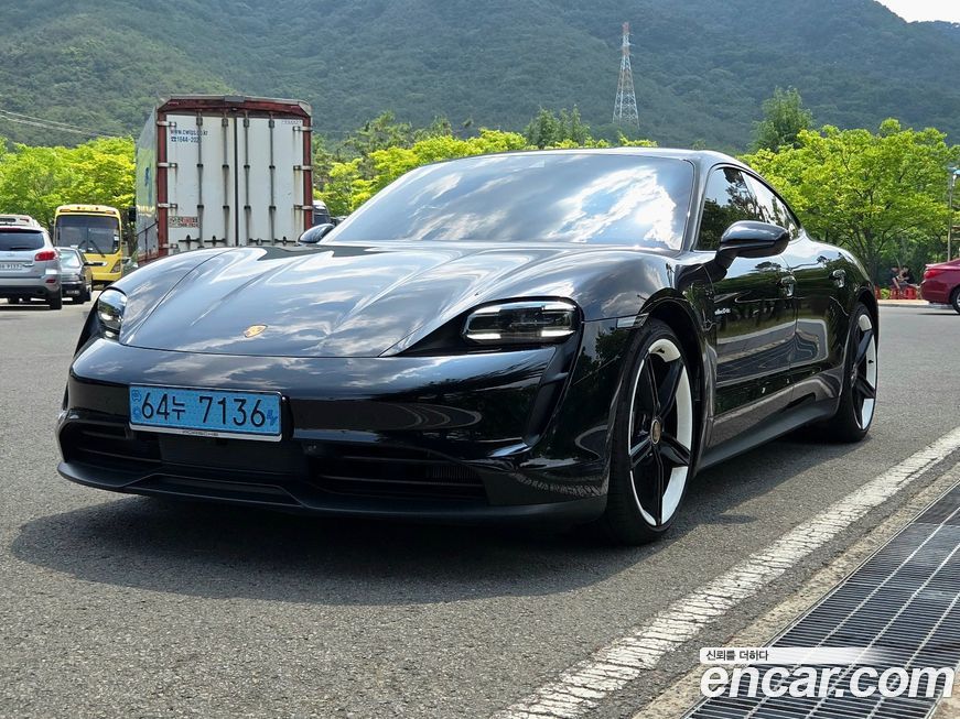 Porsche Taycan 2022