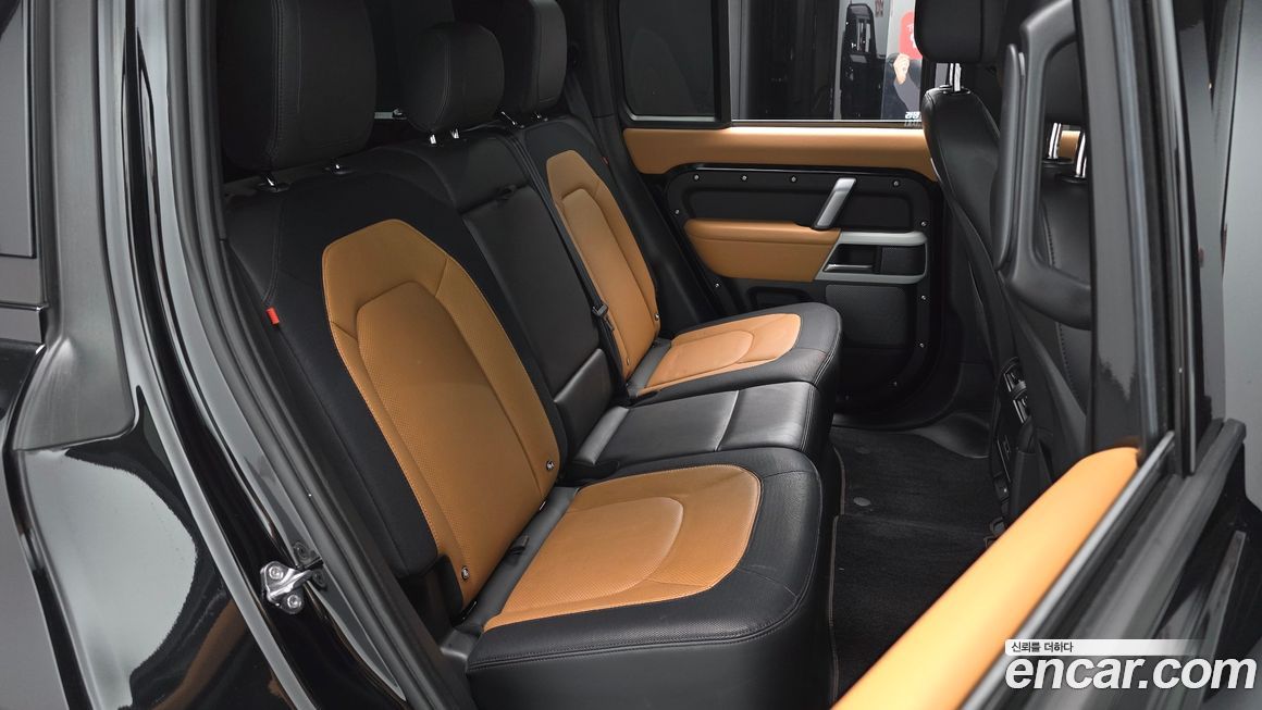 Land Rover Defender 2024