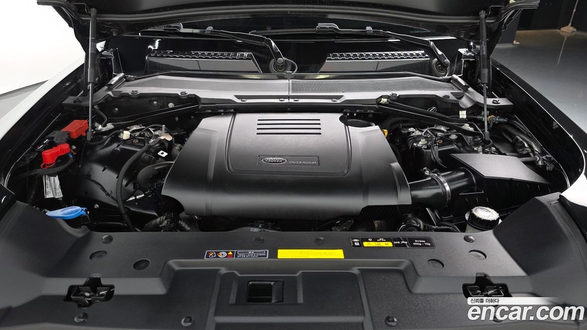 Land Rover Defender 2024