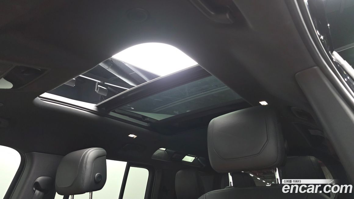 Land Rover Defender 2024