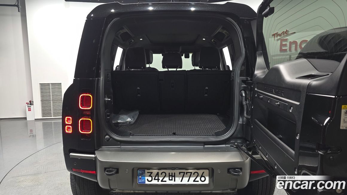 Land Rover Defender 2024