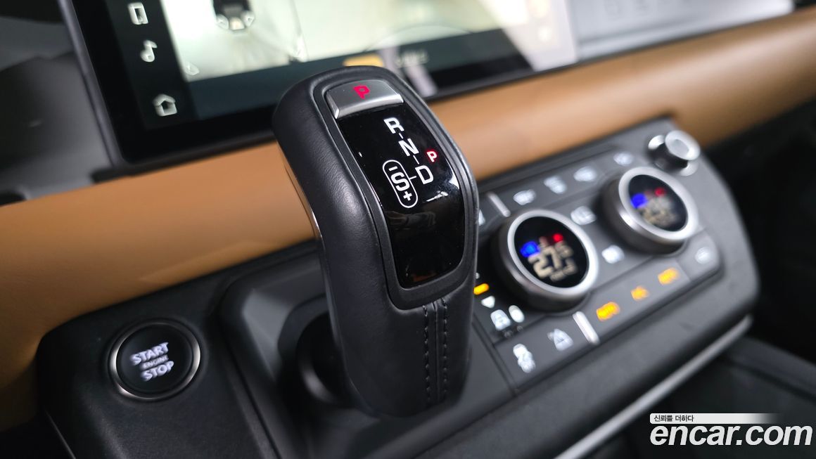 Land Rover Defender 2024