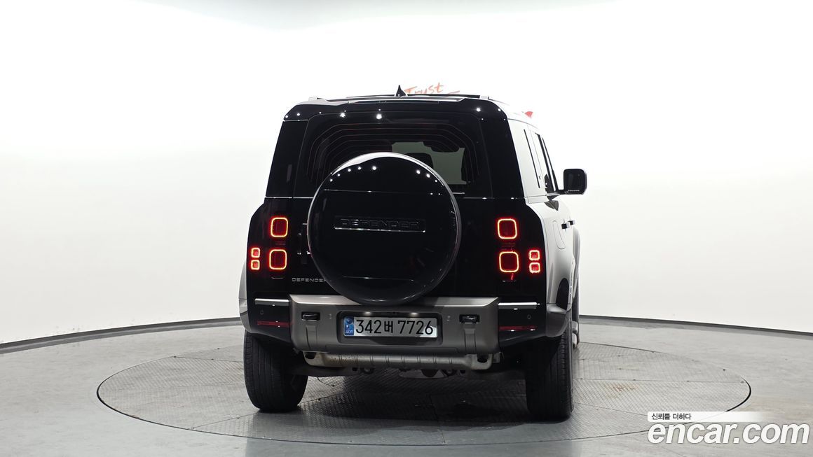 Land Rover Defender 2024