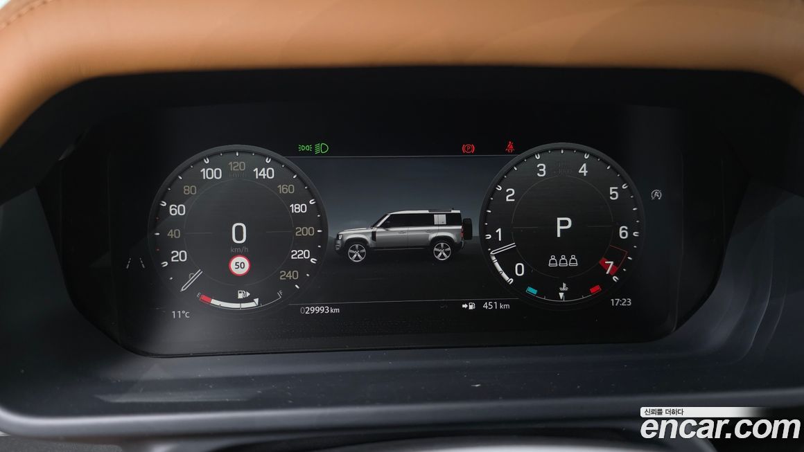 Land Rover Defender 2024