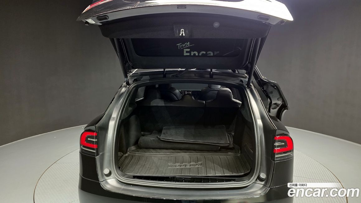 Tesla Model X 2023