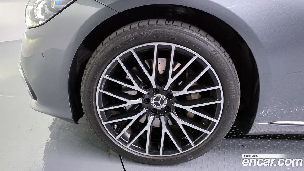 Mercedes-Benz S-Class 2024