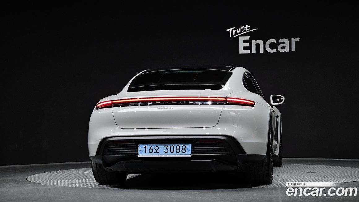 Porsche Taycan 2022