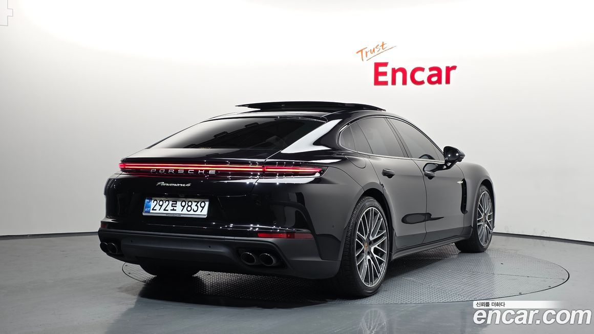Porsche Panamera 2025