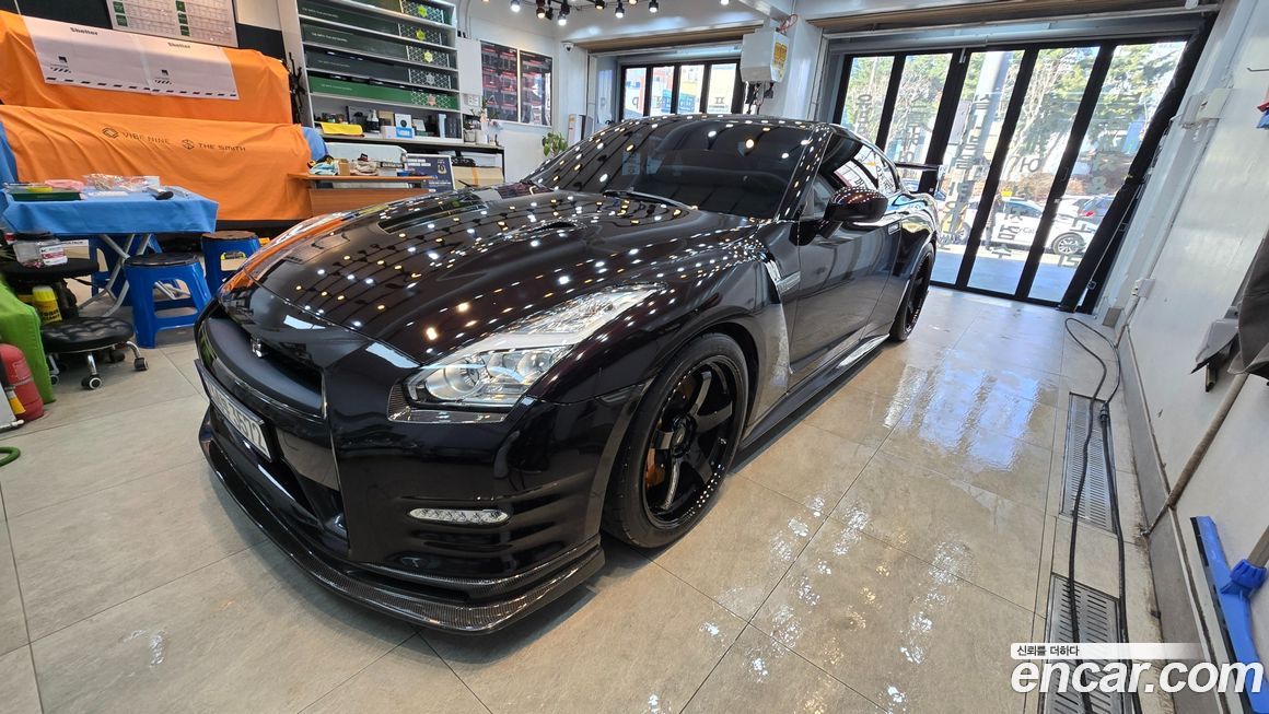 Nissan GT-R 2014