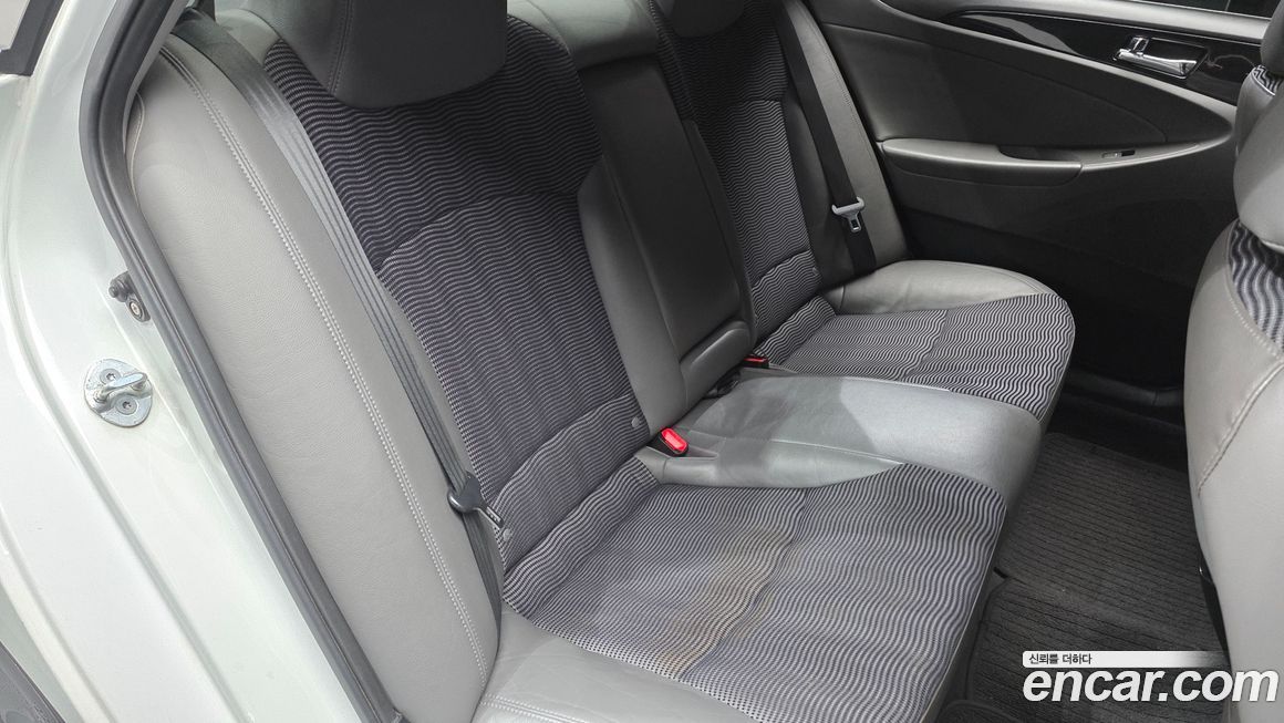 Hyundai Sonata 2010