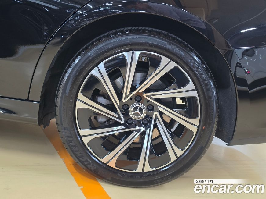 Mercedes-Benz E-Class 2024