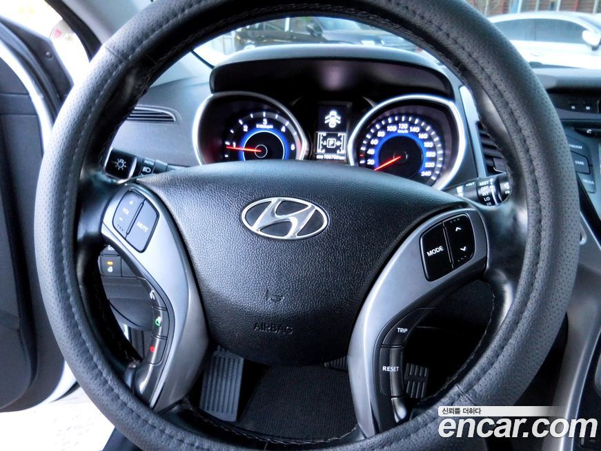 Hyundai AVANTE 2015