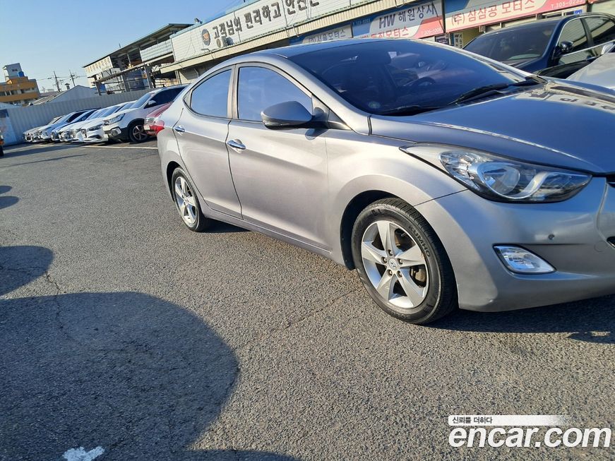 Hyundai AVANTE 2013