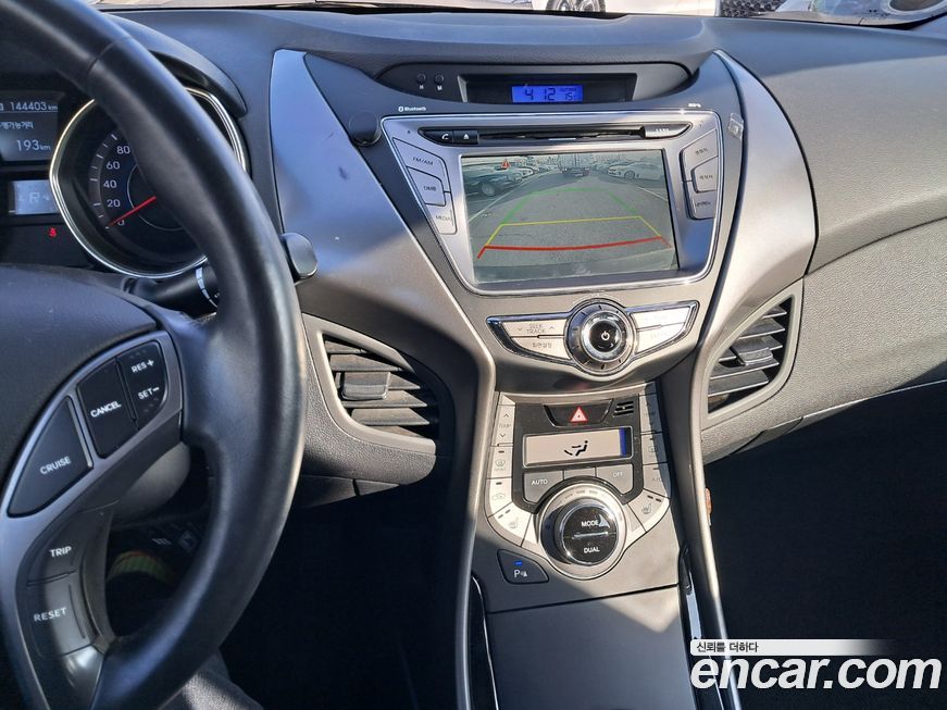 Hyundai AVANTE 2013