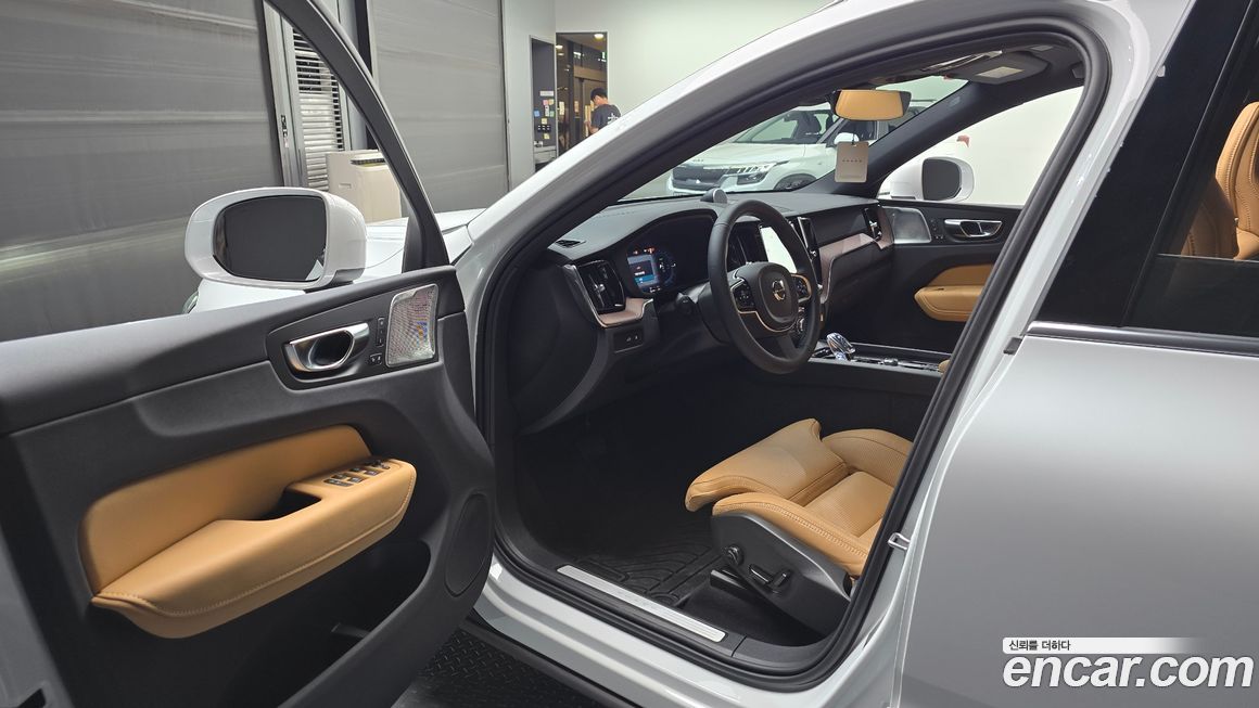 Volvo XC60 2025