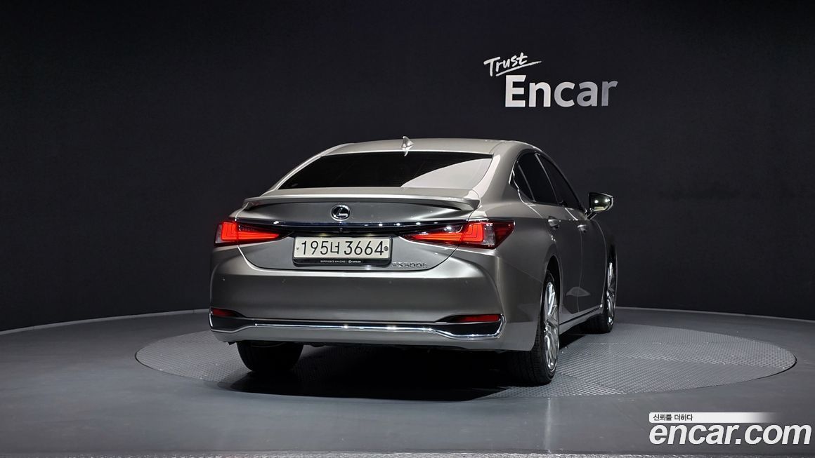 Lexus ES 2023