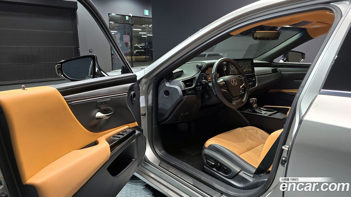 Lexus ES 2023