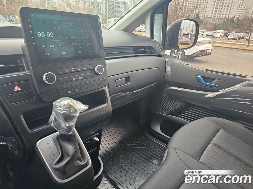 Hyundai Staria 2025