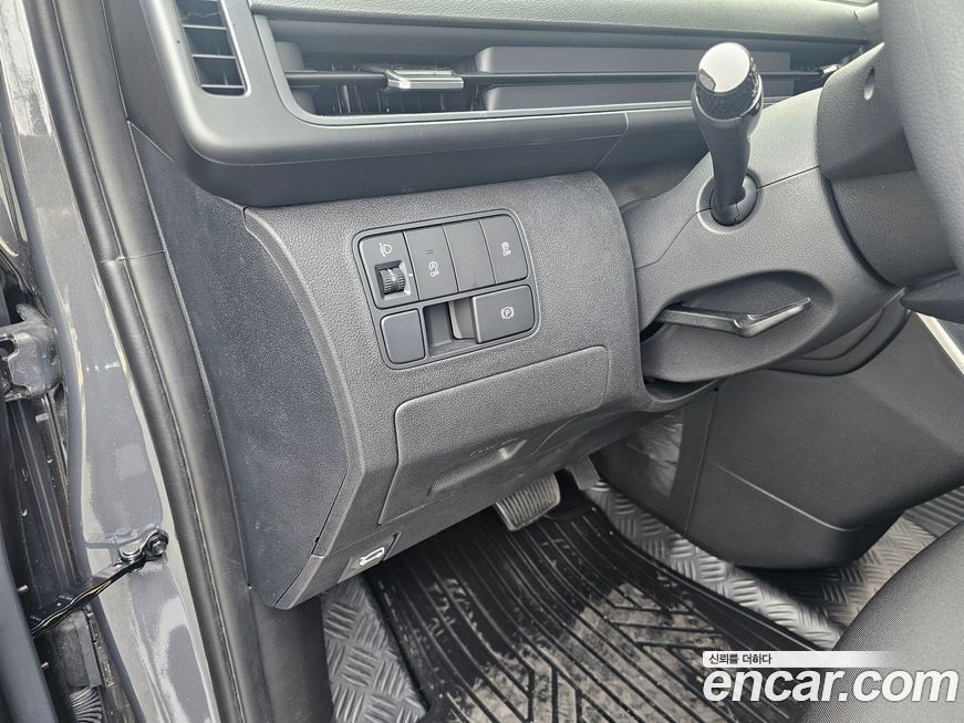 Hyundai Staria 2025