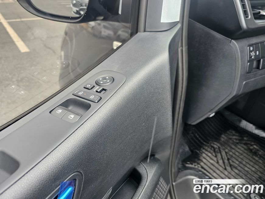Hyundai Staria 2025
