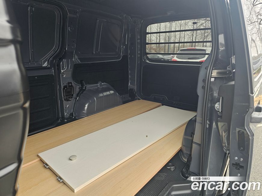 Hyundai Staria 2025
