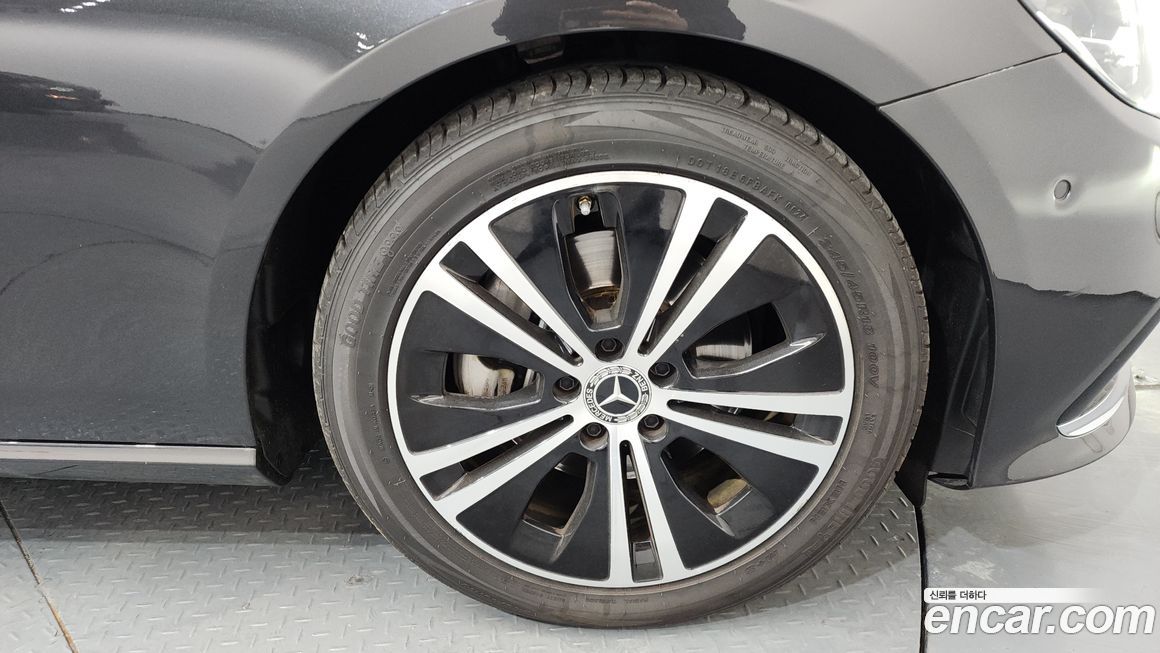 Mercedes-Benz E-Class 2021