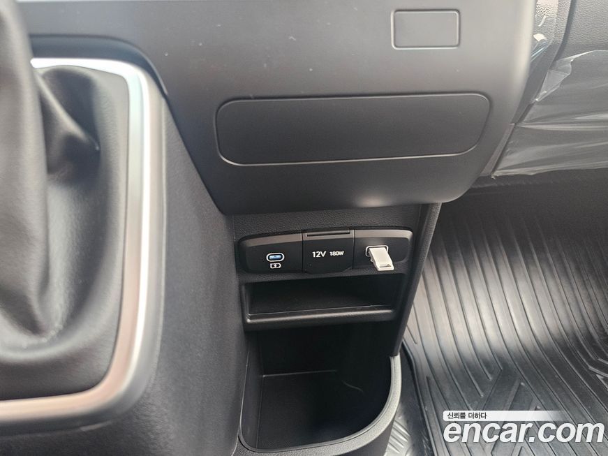 Hyundai Staria 2025