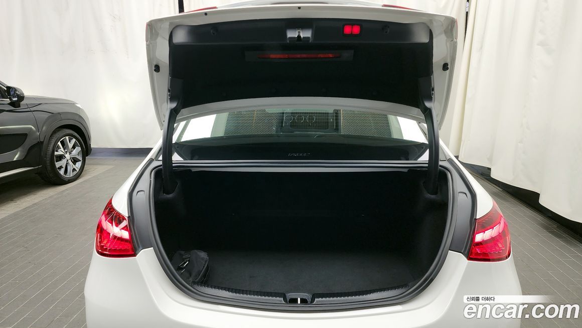 Mercedes-Benz C-Class 2022
